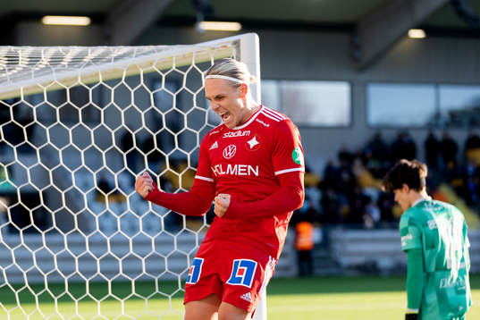 IFK Norrköpings Arnor Sigurdsson jublar