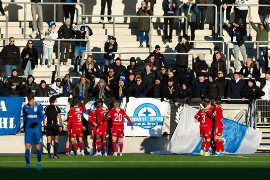 IFK Norrköpings Laorent Shabani jublar med lagkamrater