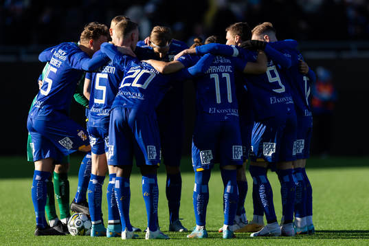 IFK Göteborgs spelare samlade innan fotbollsmatchen i