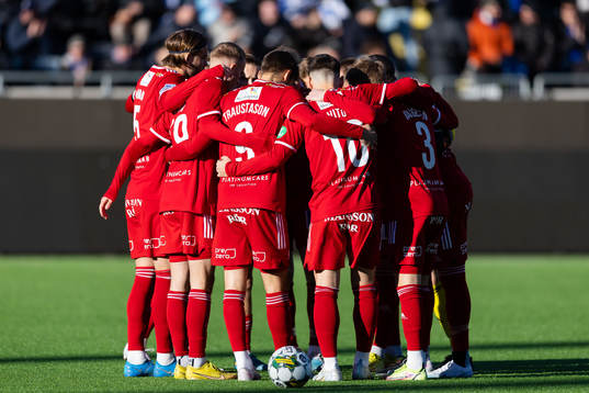 IFK Norrköpings spelare samlade innan fotbollsmatchen i
