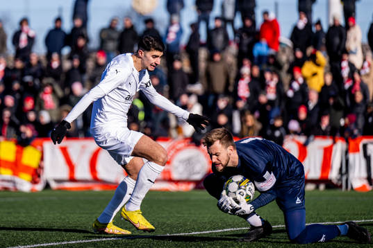Helsingborgs Amar Muhsin och Kalmars målvakt Ricardo