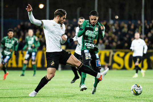 AIKs Sotirios Papagiannopoulos och Varbergs Eliton Pardinho