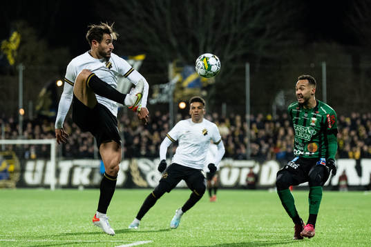 AIKs Sotirios Papagiannopoulos och Varbergs Vinicius