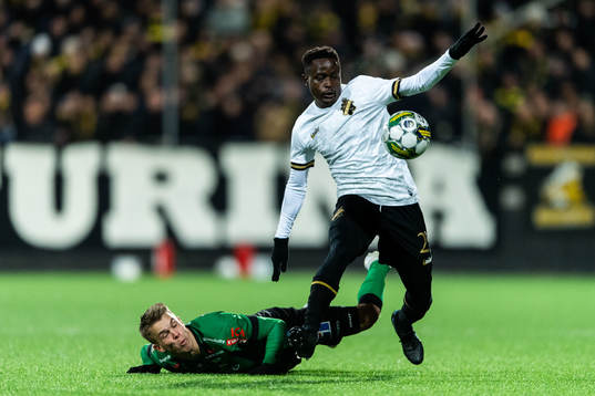 Varbergs Victor Karlsson och AIKs Erick Otieno