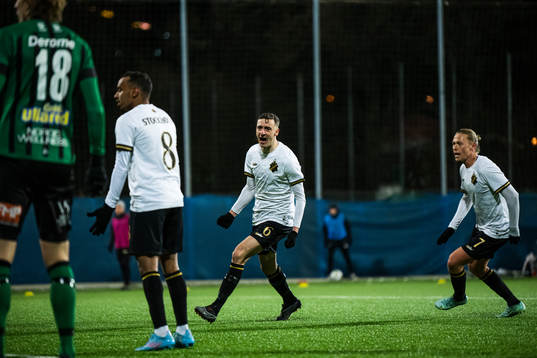 AIKs Jetmir Haliti jublar med Bilal Hussein och Viktor