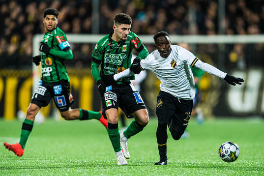 AIKs Erick Otieno och Varbergs Ismet Lushaku