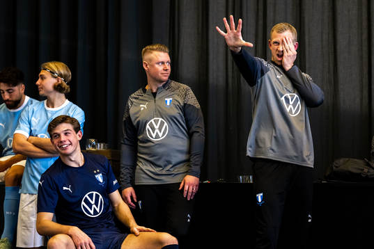 Malmö FFs Målvakt Melker Ellborg, fysioterapeut Jesper