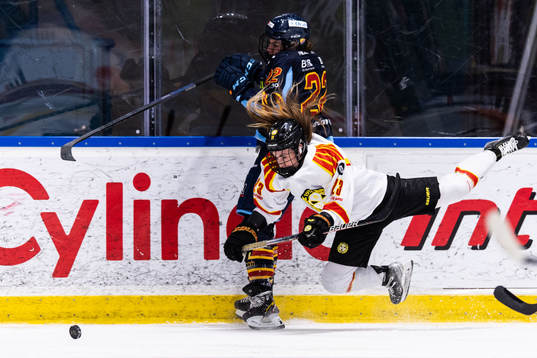 Djurgårdens Marie Delarbre och Brynäs Moa Wernblom