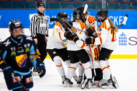Brynäs Anna Meixner gör 0-1 i förlängningen och jublar