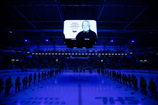 Janne ”Tjuren” Lindberg hyllas med en tyst minut