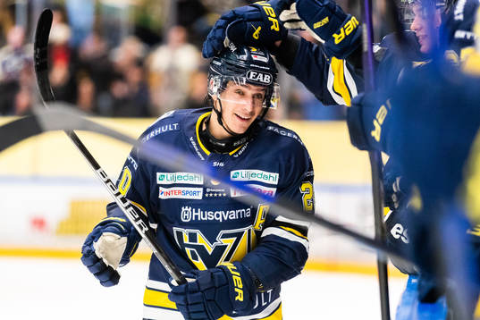 HV71s André Petersson jublar