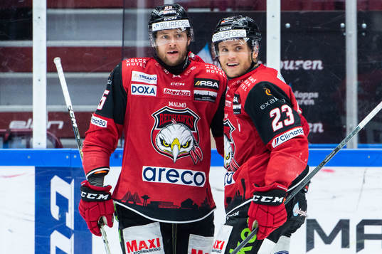 Malmö Redhawks Carl Persson och Christoffer Forsberg jublar