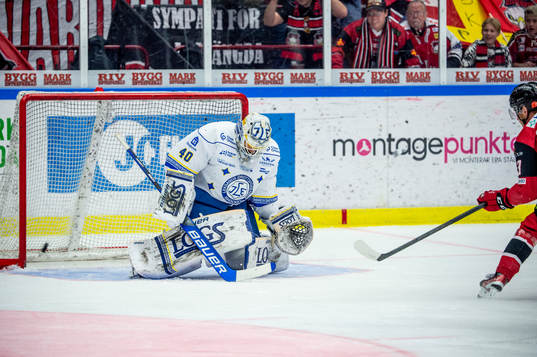 Malmö Redhawks Christoffer Forsberg sätter 1-0 på