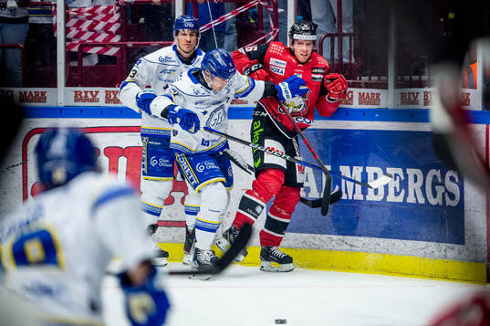Malmö Redhawks Matias Lassen mot Leksands Jon Knuts och