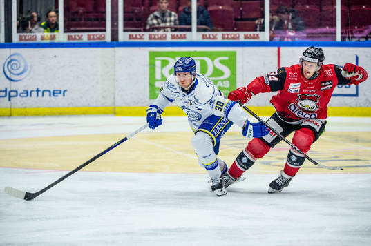 Leksands Olle Alsing mot Malmö Redhawks Carl Söderberg