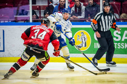 Leksands Jonas Ahnelöv mot Malmö Redhawks Carl Söderberg