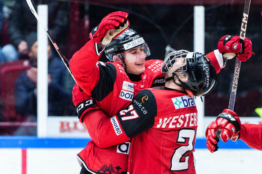 Malmö Redhawks Freddie Larsson jublar med Ponthus