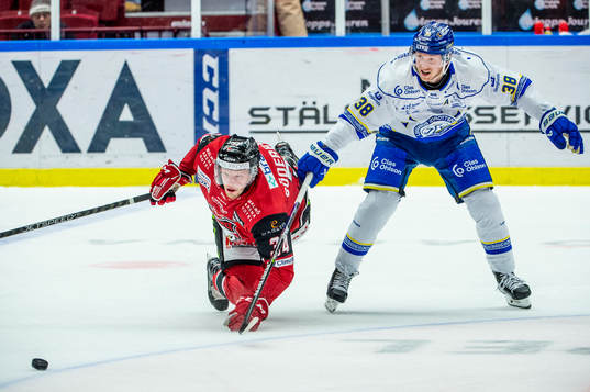 Malmö Redhawks Carl Söderberg mot Leksands Olle Alsing