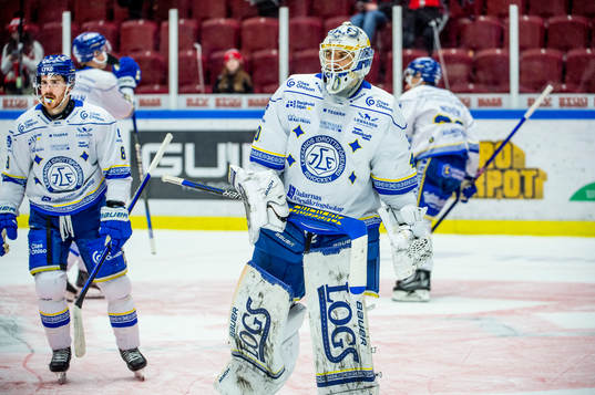 Leksands målvakt Mantas Armalis deppar med lagkamraterna