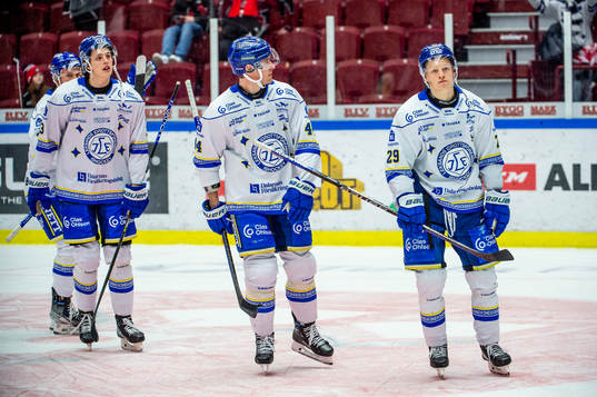 Leksands spelare deppar med lagkamraterna