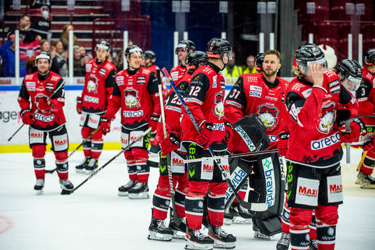 Malmö Redhawks spelare jublar med lagkamraterna