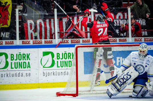 Malmö Redhawks Anton Wahlberg jublar