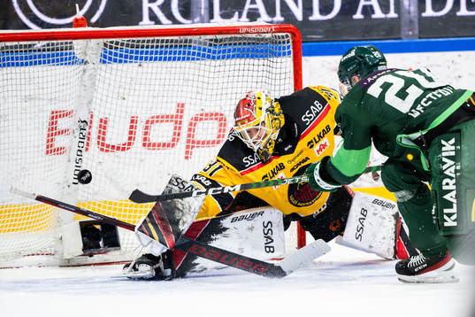 Luleås målvakt Matteus Ward och Färjestads Marcus