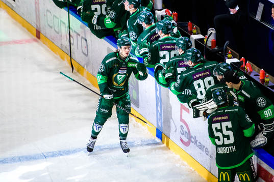 Färjestads Joakim Nygård jublar med lagkamrater