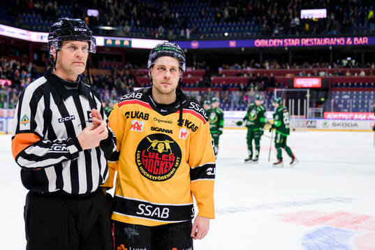 Domare Mikael Nord och Luleås Juhani Tyrväinen