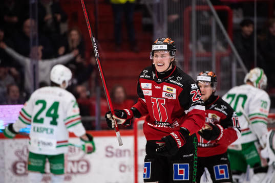 Örebros Milton Oscarson jublar