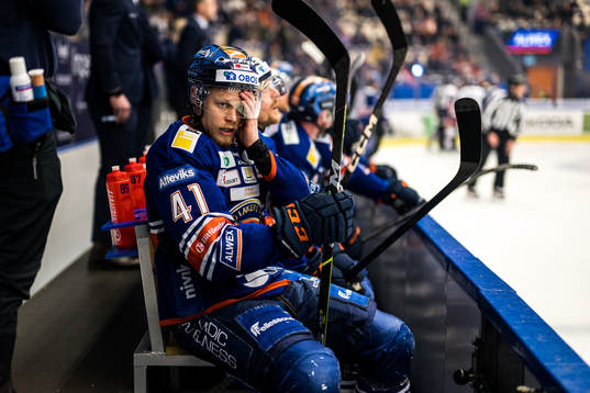 Växjös Ludvig Nilsson deppar på bänken