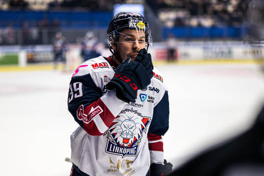 Linköpings Ty Rattie deppar
