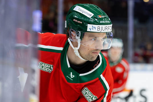 Frölundas Patrik Carlsson innan ishockeymatchen i SHL