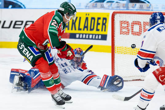 Frölundas Loui Eriksson skjuter 2-1 i mål bakom
