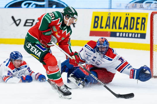 Frölundas Loui Eriksson skjuter 2-1 i mål bakom