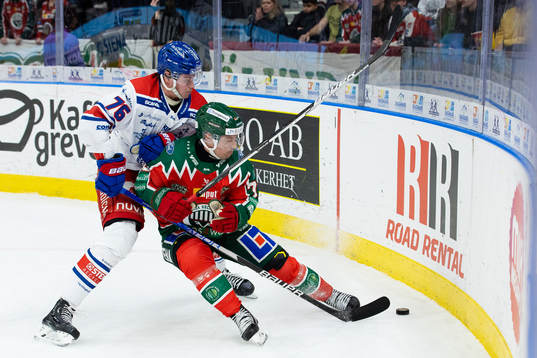 Oskarshamns Emil Lilleberg och Frölundas Patrik Carlsson