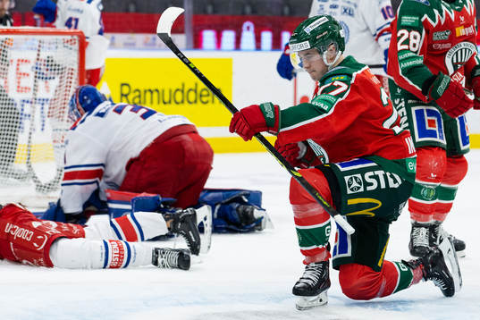 Frölundas Jere Innala jublar