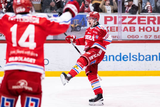 Timrås Elmeri Eronen jublar