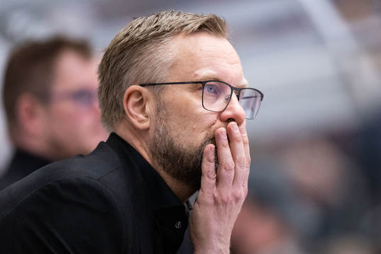 Brynäs tränare Mikko Manner deppar