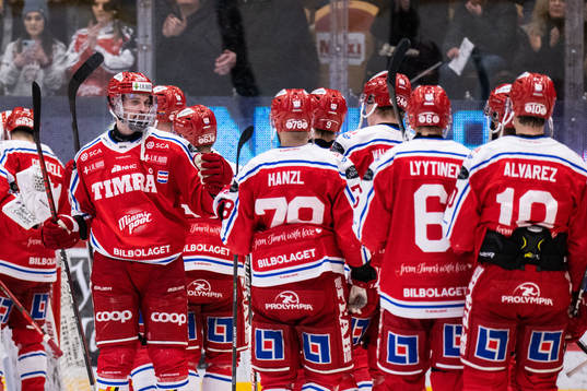 Timrås spelare jublar
