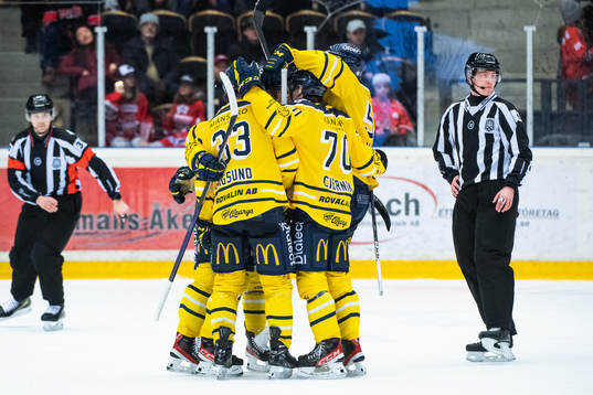 Södertäljes Daniel Norbe jublar
