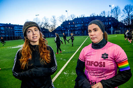 Las Presidentas Siri Ahlström och Backarna FFs Paulina