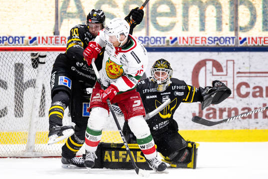 Moras Kevin Hancock oroar framför Västerås Jimmie