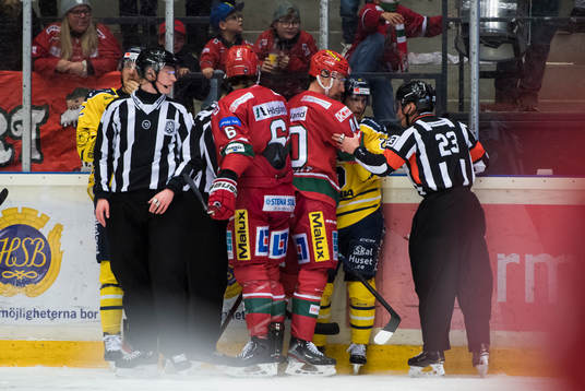 Modos David Bernhardt och Södertäljes Nikola Pasic
