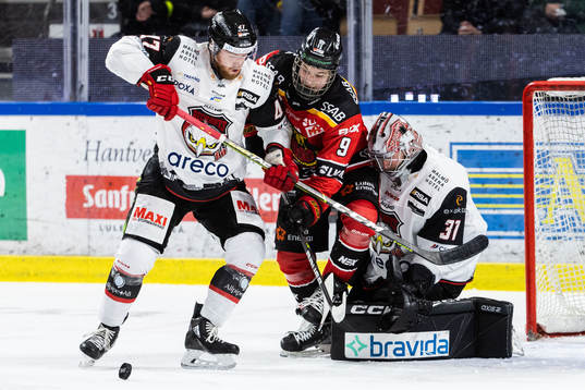Luleås Isac Hedqvist mot Malmö Redhawks målvakt Brandon