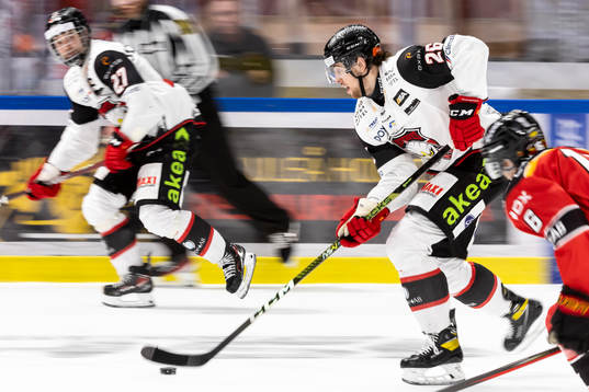 Malmö Redhawks Thomas Schemitsch med pucken