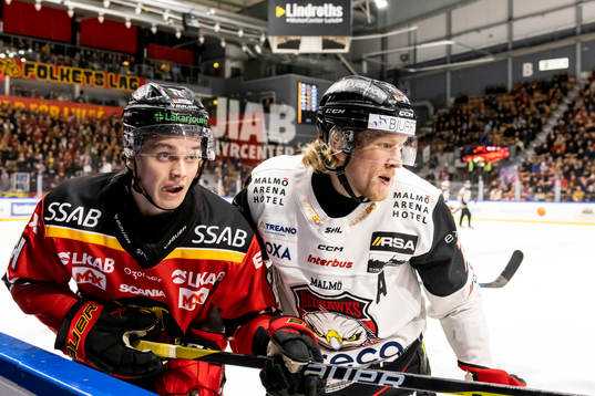 Luleås Johannes Mäki och Malmö Redhawks Marcus Sylvegård