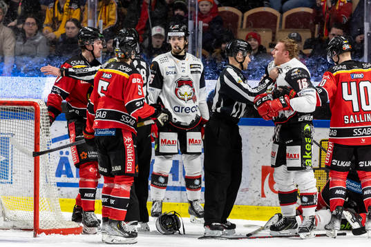 Malmö Redhawks Matias Lassen och Luleås Arvid Kruukka