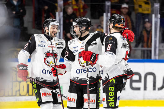 Malmö Redhawks Theodor Johnsson jublar med Ponthus