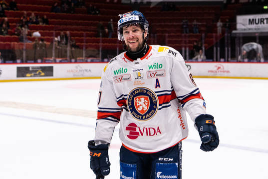 Växjös Joachim Blichfeld jublar